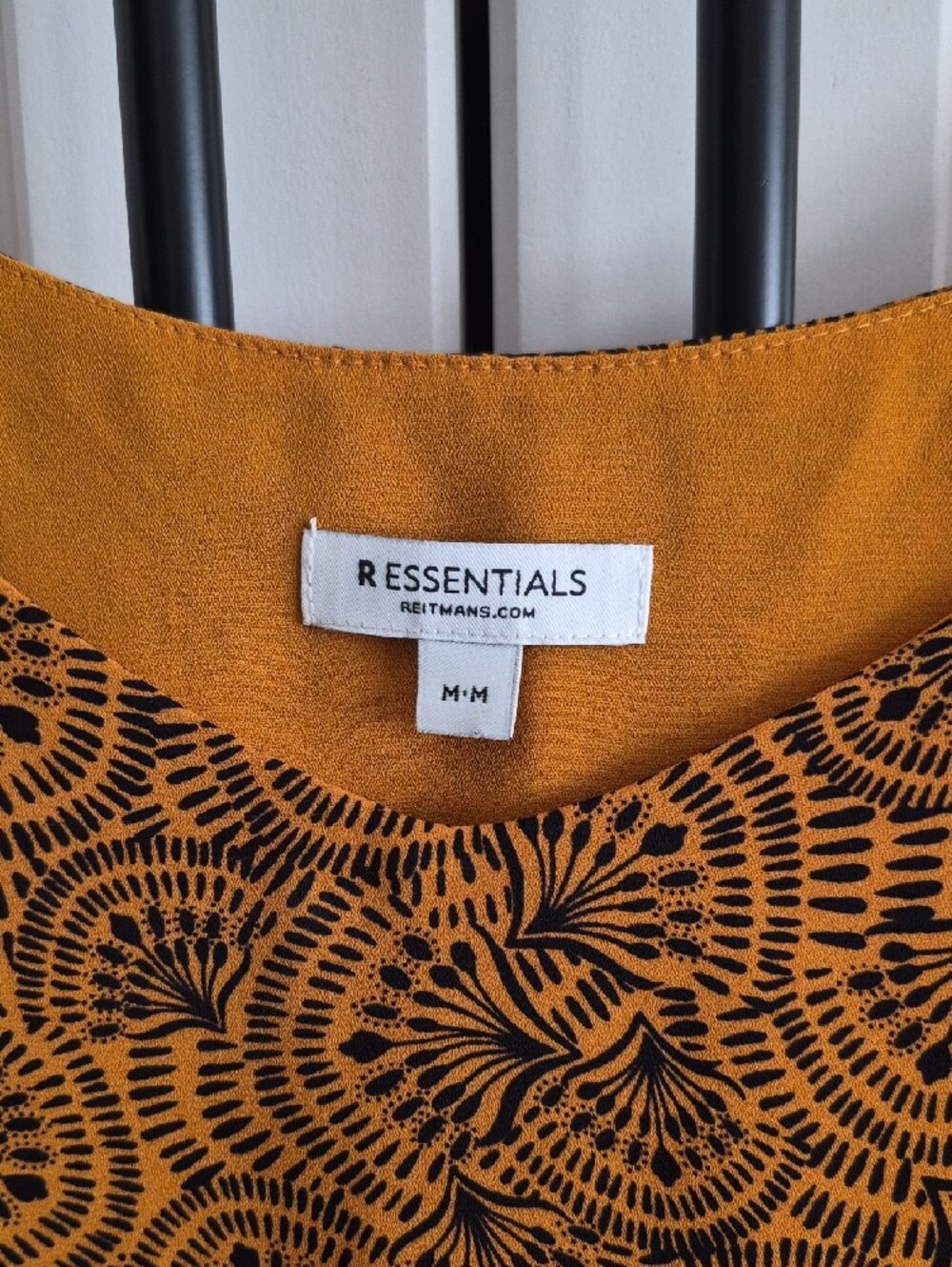 💙 Reitmans -  Mustard and Black Patterned Camisole - Picture 3 of 3